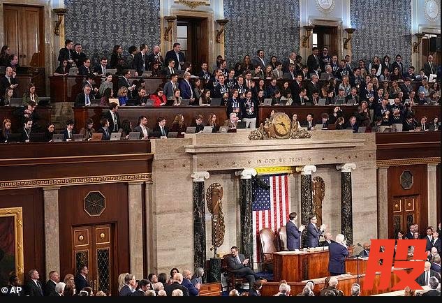 记者：国情咨文成特朗普真人秀 高潮迭起引发热议