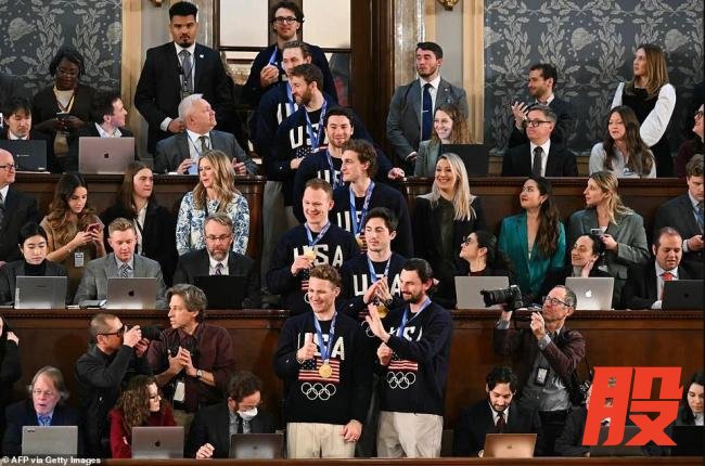 记者：国情咨文成特朗普真人秀 高潮迭起引发热议