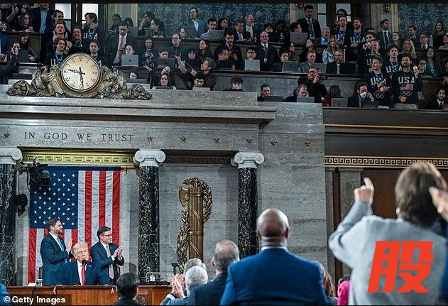 记者：国情咨文成特朗普真人秀 高潮迭起引发热议