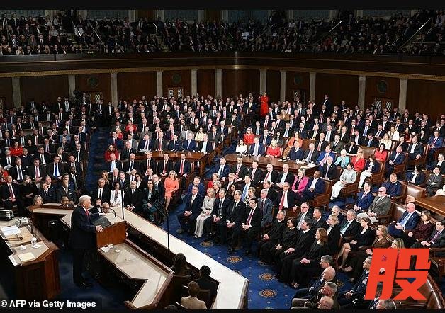 记者：国情咨文成特朗普真人秀 高潮迭起引发热议