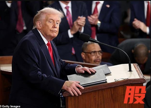 记者：国情咨文成特朗普真人秀 高潮迭起引发热议